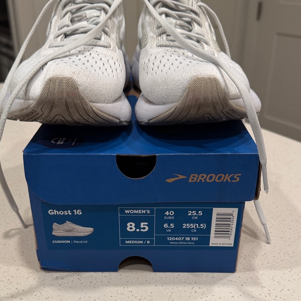 Brooks Ghost 16 Women's Shoes - Light Gray